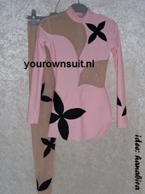 Rhythmic gymnastic leotard, voorkant ritmisch gym pakje met rokje, roze rg pakje