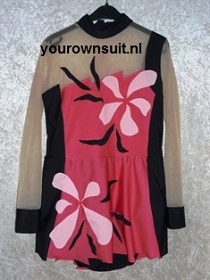 Rhythmic gymnastic leotard, voorkant ritmisch gym pakje met rokje, roze rg pakje met grote bloemen