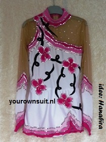 wit met roze bloemen ritmisch gympakje_rhythmic gymnastic leotard