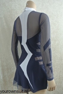 Achterkant blauw met witte groepspakjes voor ritmische gym_RG pakje_rhythmic gymnastic leotard