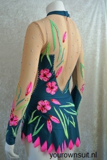 achterkant groen met roze bloemen ritmische gympakje_RG pakje_rhythmic gymnastic leotard