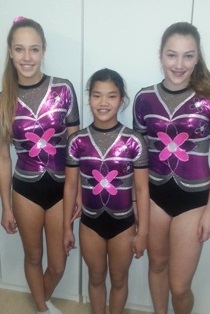 3 meisjes in acrogympakjes_Acro-gymnastic leotard