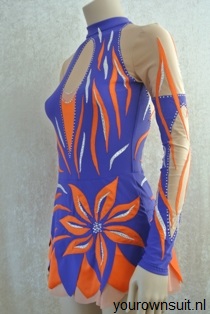 Zijkant Paars met oranje ritmische gympakje_RG pakje_rhythmic gymnastic leotard