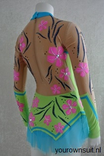 Achterkant groen met roze bloemen ritmische gympakje_RG pakje_rhythmic gymnastic leotard