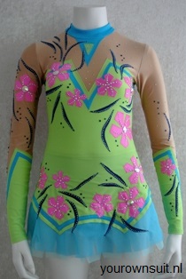 Voorkant groen met roze bloemen ritmische gympakje_RG pakje_rhythmic gymnastic leotard