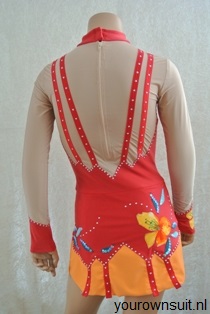 Achterkant rood met oranje bloemen ritmische gympakje_RG pakje_rhythmic gymnastic leotard