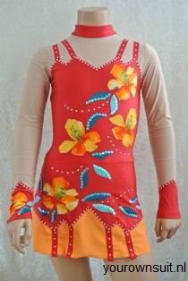 Voorkant rood met oranje bloemen ritmische gympakje_RG pakje_rhythmic gymnastic leotard