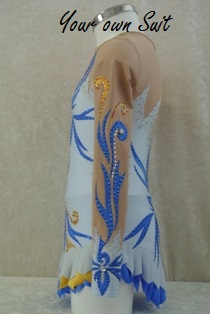 zijkant lichtblauw ritmische gympakje met blauwe bloem_rg pakje_rhythmic gymnastic leotard