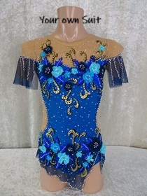 Voorkant van een Blauw kleurige rgleotard met veel verschillende kleuren blauwe bloemen, rgpakje