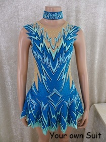 Voorkant van een Mintgroene dansgardejurk met lichtblauwe lijnen, dansgardejurk