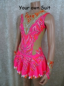 Achterkant van een Roze dansgardejurk met oranje details, dansgardejurk