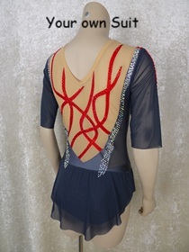 Achterkant van een grijze rgleotard met rode details, rgpakje