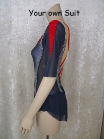 Zijkant van een grijze rgleotard met rode details, rgpakje