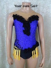 Voorkant van een Paars met zwarte leotard, met een gele rok van slierten, en vol zwarte rozetten, rgpakje